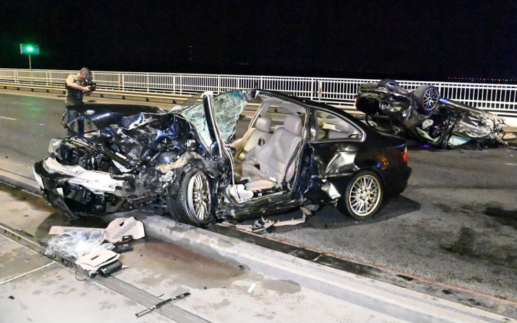 Lázár János: aki a közutat versenyzésre használja, az a többi közlekedő életére tör