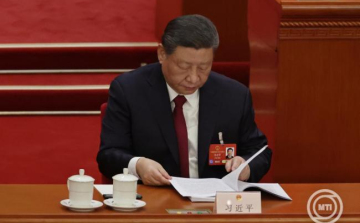 Hszi Csin-ping: Kína gazdasága továbbra is komoly kihívásokkal néz szembe