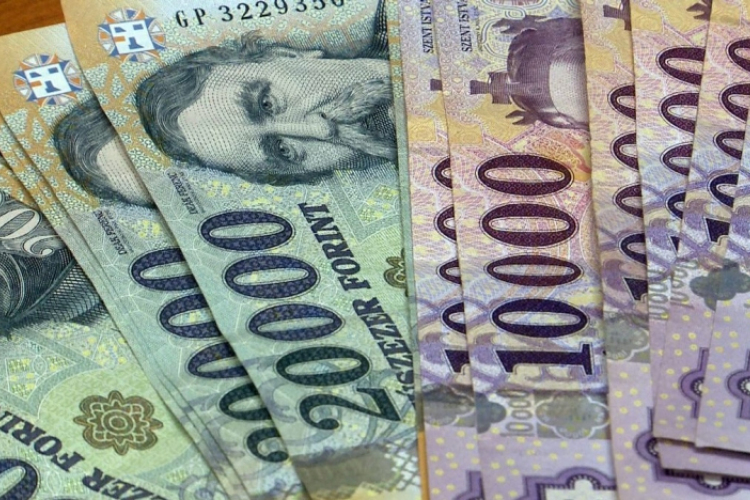KSH: decemberben a bruttó átlagkereset 789 200 forint volt