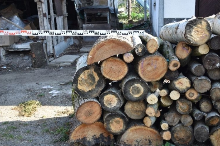 A megrendelt tűzifa felét kapta meg a férfi