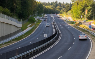 NGM: a kormány elkötelezett a gazdaság fejlődésének biztosítása és a gyorsforgalmi úthálózat fejlesztése mellett